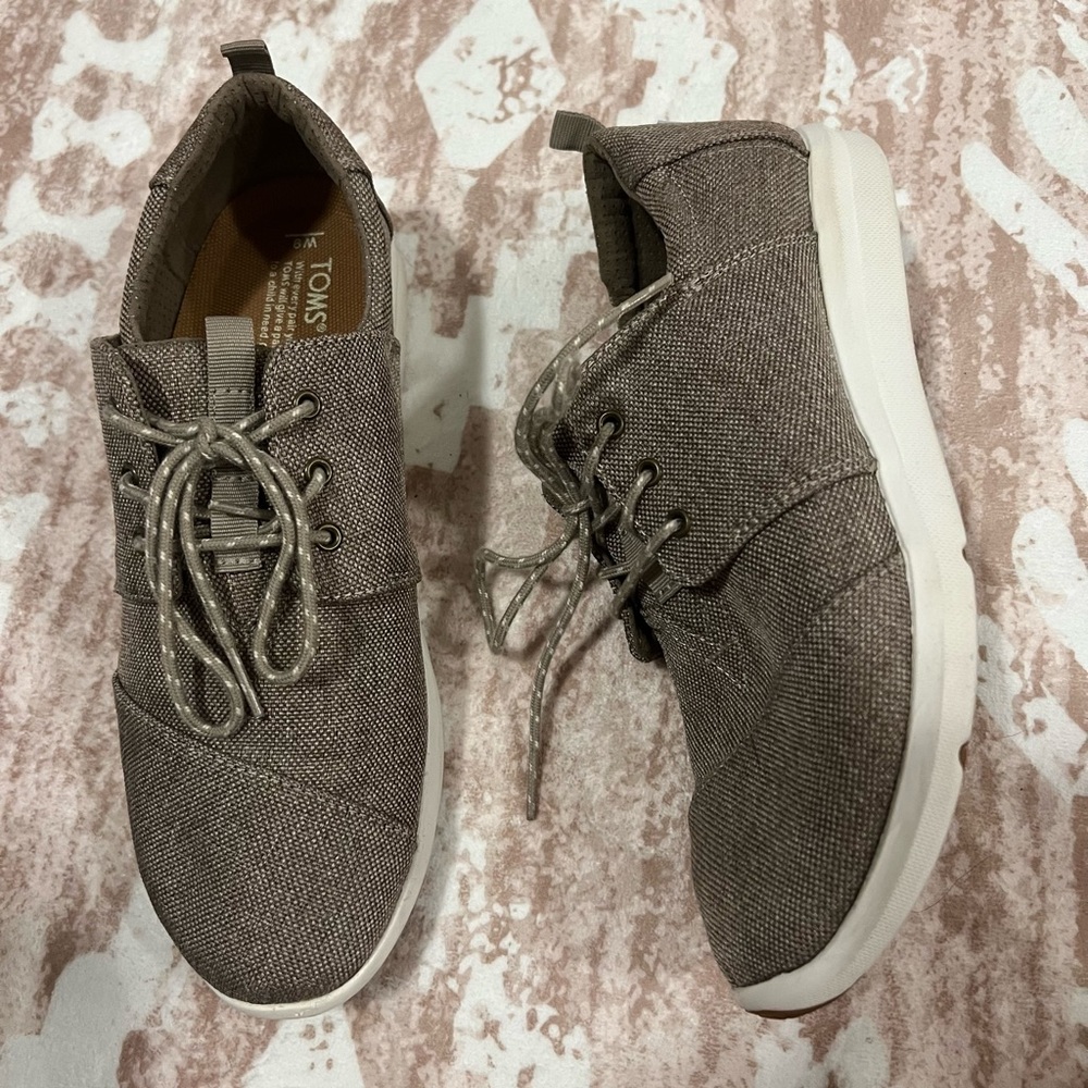 Toms Women’s Sneakers Sz 9